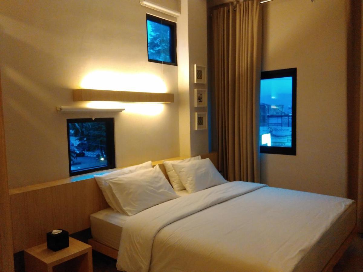 Arjuna Hotel Batu City Exterior photo