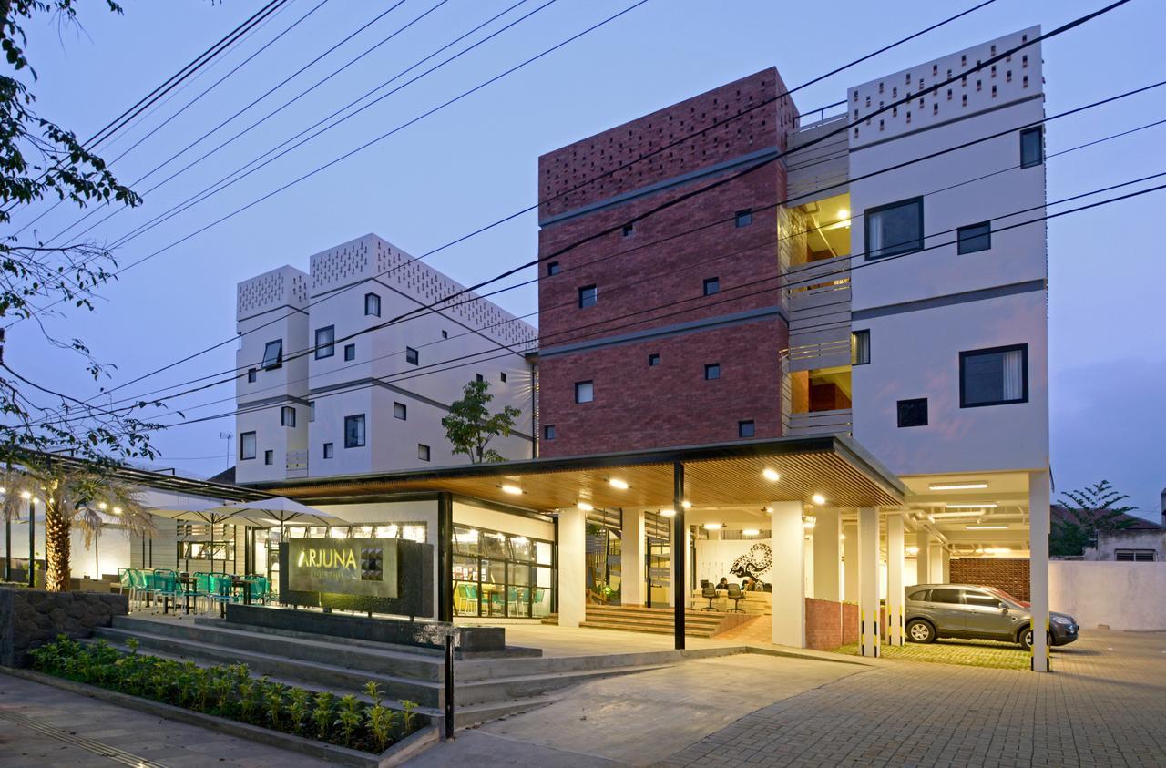 Arjuna Hotel Batu City Exterior photo